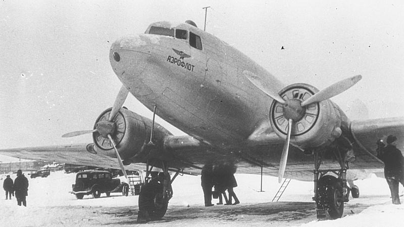 Советский военно-транспортный самолет Ли-2<br>31 транспортный отряд.